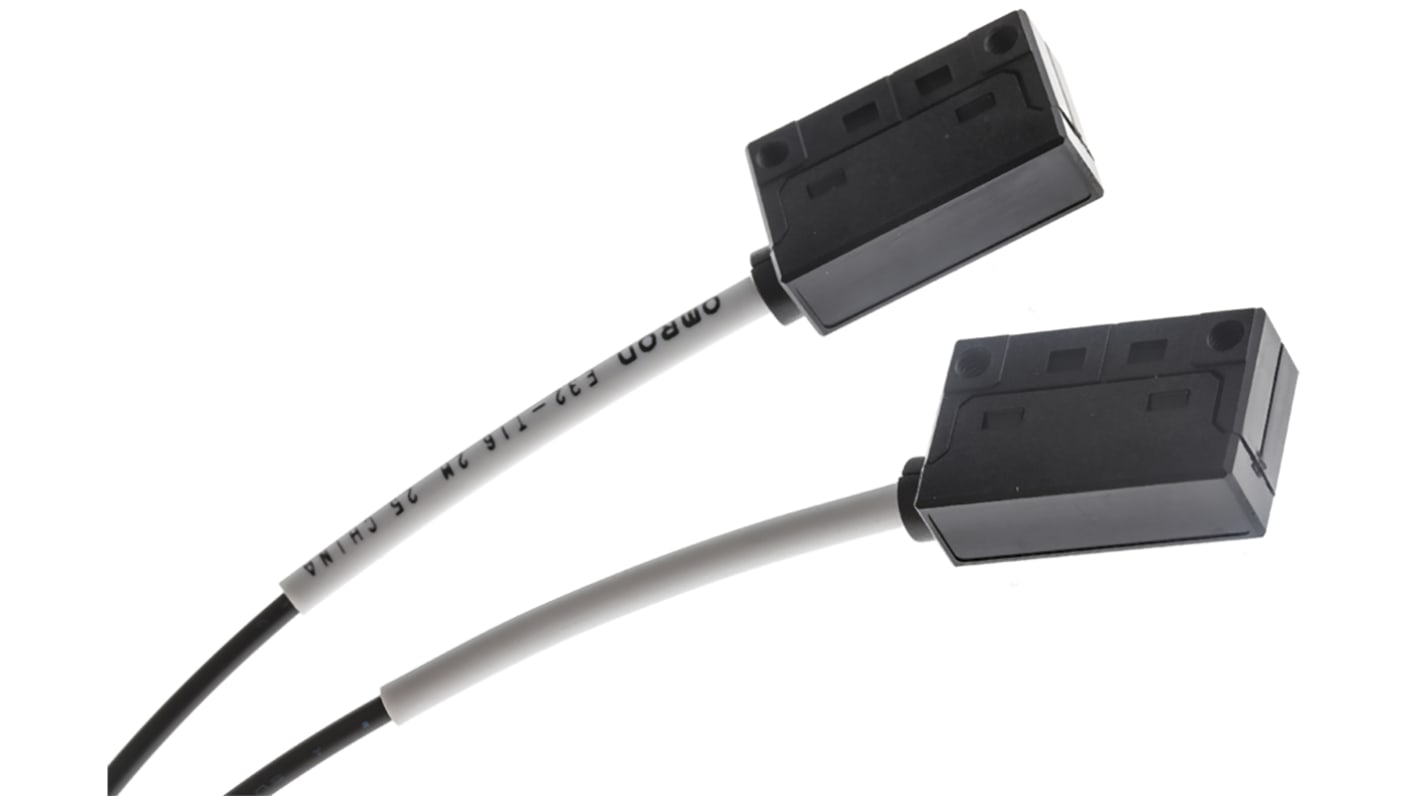 Sensore a fibre ottiche Omron E32-T16, IP67, rilevamento fino a 3700 mm, dimensioni 27 x 8,4 x 15,5 mm, facile montaggio.