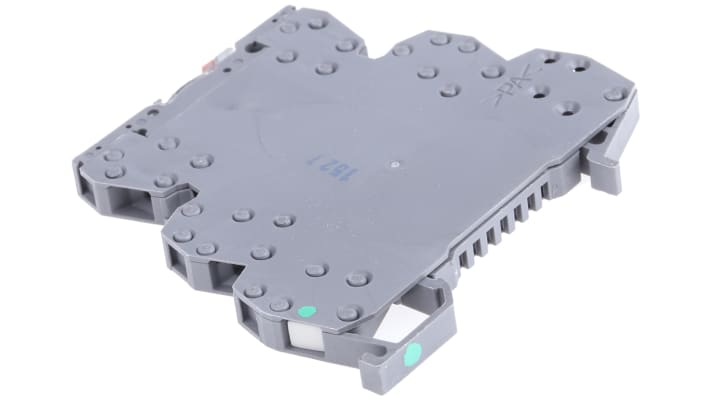 Relè d'interfaccia ABB R600, bobina 24V, contatti SPST, montaggio su guida DIN, dimensioni 70 x 6 x 75 mm.