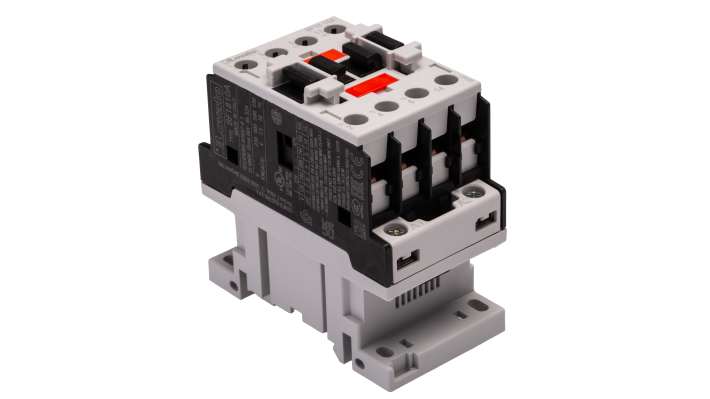 Contattore Lovato BF1810A400, 3 poli, corrente 18 A, montaggio su guida DIN 35 mm, dimensioni 81 x 45 x 80.7 mm, grado di protezione IP20.