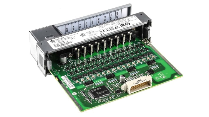 Modulo I/O Allen Bradley 1746-OB16, 16 uscite digitali a transistor, alimentazione 24V c.c., design robusto.