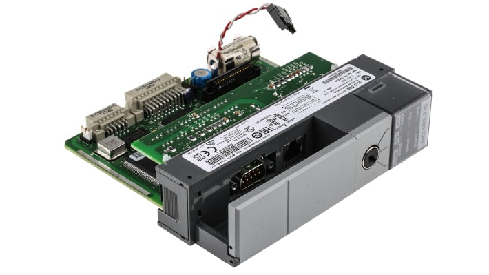 Allen Bradley 1747-L532, CPU PLC SLC 500, 5-24 V, 16000 parole, montaggio a pannello, dimensioni 145 x 35 x 142 mm.