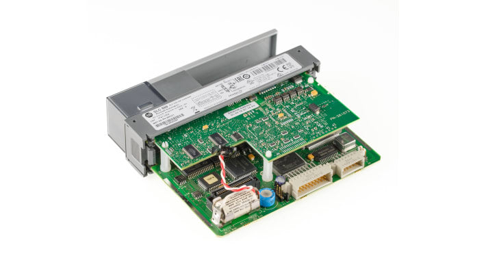 Allen Bradley 1747-L552, CPU PLC SLC 500, 5-24 V, interfaccia Ethernet, montaggio a pannello, dimensioni 145 x 35 x 142 mm.