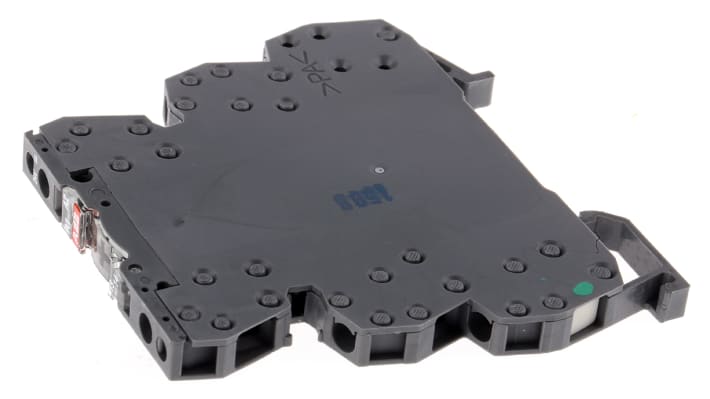 Relè a stato solido ABB OBOC2000-24VDC, tensione 24 V CC, corrente 2 A, montaggio su guida DIN, dimensioni 6 x 67.5 x 70 mm.