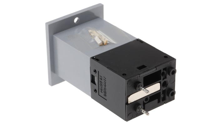 Contatore impulsi Kübler 1.180.110.013, 4 cifre, 10Hz, montaggio a pannello, alimentazione 24 V c.c., reset manuale.