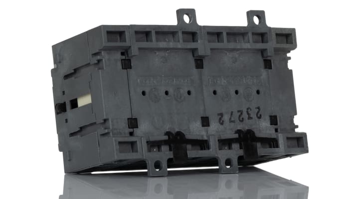 Interruttore di isolamento ABB OT40F8, 8 poli, 40A, 400V, montaggio su base, dimensioni 96x68x68mm, grado di protezione IP20.