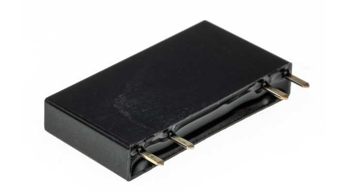 Finder 34.81.7.012.9024, relè a stato solido ultrasottile per montaggio su PCB, 2 A, 24 V c.c., dimensioni 28 x 15 x 5 mm.