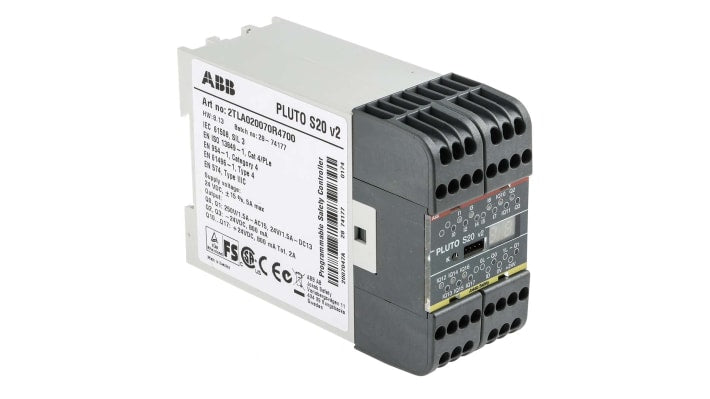Controller di sicurezza ABB 2TLA020070R4700 Pluto S20 v2, 20 I/O, montaggio su guida DIN, dimensioni 120 x 84 x 45 mm.