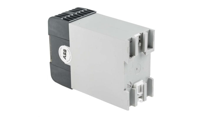 Controller di sicurezza ABB 2TLA020070R4700 Pluto S20 v2, 20 I/O, montaggio su guida DIN, dimensioni 120 x 84 x 45 mm.