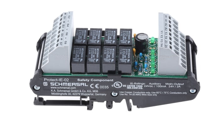 Modulo d'uscita Schmersal PROTECT-IE-02, 24 V c.c., 6 uscite, dimensioni 126 x 48 x 61 mm, montaggio su guida DIN, grado di protezione IP20.