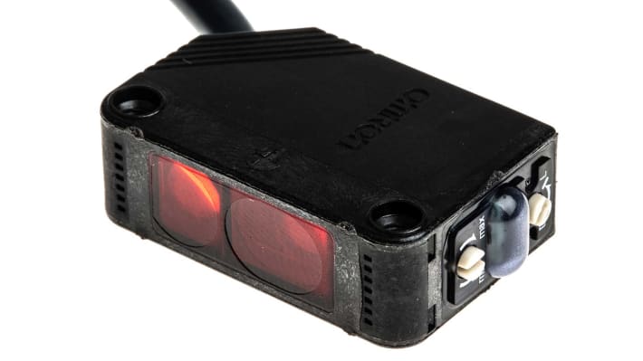 Sensore di distanza rettangolare Omron E3Z-LS61 2M BY OMS, rilevamento 20-200 mm, uscita NPN, IP67, cavo 2 m.