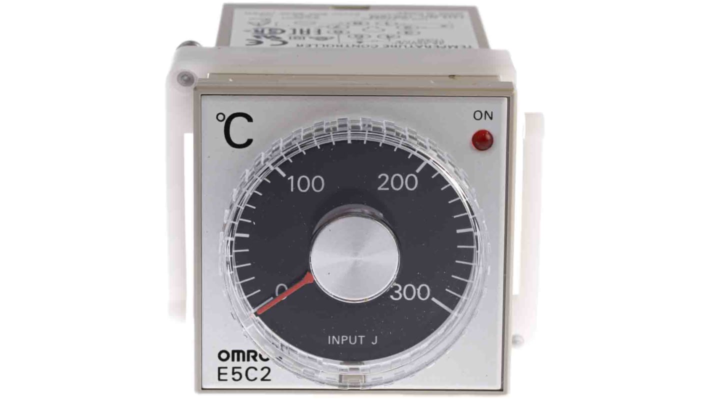 Termometro digitale Omron E5C2-R20J, montaggio a pannello, range 0-300 °C, alimentazione 100-240 V, dimensioni 48 x 48 mm.