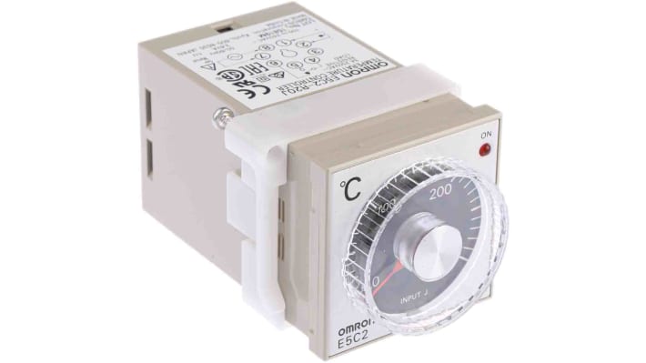 Termometro digitale Omron E5C2-R20J, montaggio a pannello, range 0-300 °C, alimentazione 100-240 V, dimensioni 48 x 48 mm.