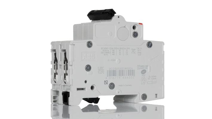Interruttore magnetotermico ABB S202-C32, 2P 32A, montaggio su guida DIN, capacità di rottura 6 kA, indicatori ON/OFF.