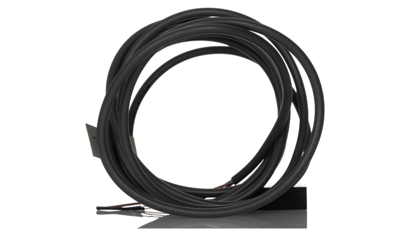 Sensore di prossimità PNP Omron TL-W5MB1 2M, rilevamento a 5 mm, alimentazione 10-30 V c.c., grado di protezione IP67.