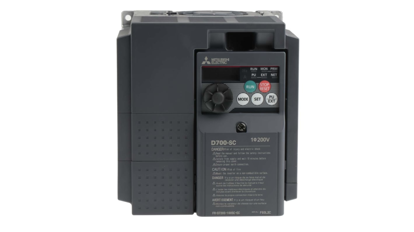 Mitsubishi Electric FR-D720S-100SC-EC, inverter monofase 2,2 kW, dimensioni 150x140x145 mm, protezione IP20.