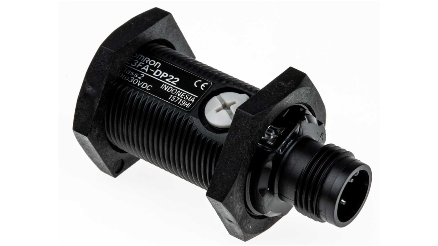 Sensore fotoelettrico cilindrico Omron E3FADP22, rilevamento a 300 mm, uscita PNP, grado di protezione IP67/IP69K.