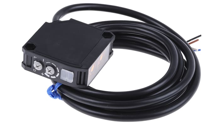 Sensore fotoelettrico rettangolare Omron E3JK-RR11 2M, rilevamento fino a 7 m, uscita a relè, grado di protezione IP64.