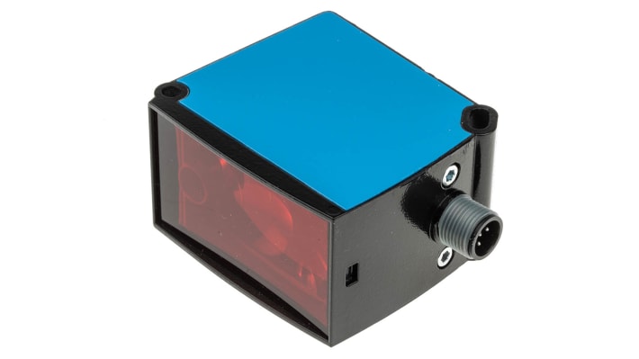 Sensore Sick DS50-P1122, rettangolare con soppressione di sfondo, rilevamento 200 mm - 10 m, montaggio a pannello, IP65.