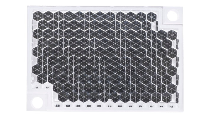 Riflettore per sensore retroriflettente Sick PL40A, forma rettangolare, compatibile con vari sistemi di montaggio.