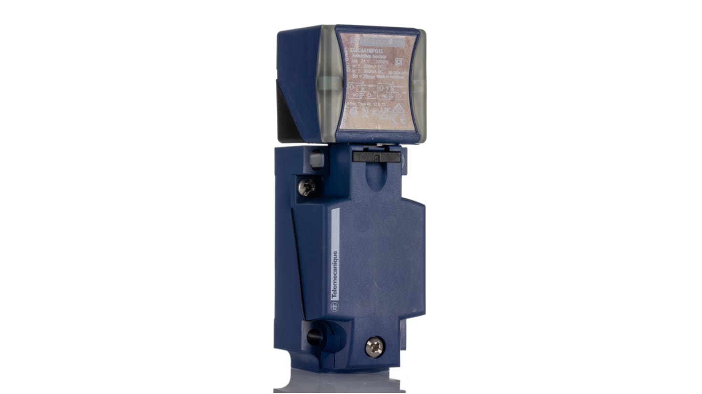 Sensore di prossimità induttivo Telemecanique XS8C4A1MPG13, rilevamento fino a 20 mm, corpo plastico, IP67, 40 x 40 x 117 mm.