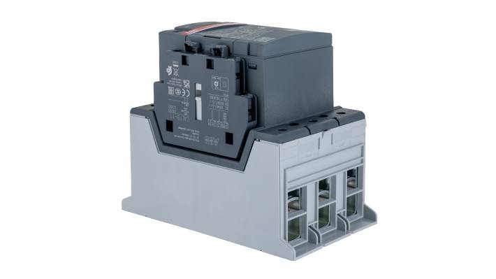 Contattore ABB 1SFL447001R1111 AF140-30-11-11, 3 poli, 200 A, bobina 24 V, dimensioni 150x90x126 mm.