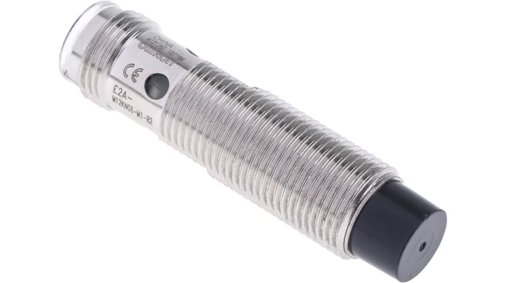 Sensore di prossimità cilindrico PNP Omron E2A-M12KN08-M1-B2, con gamma di rilevamento 8 mm e grado di protezione IP67.