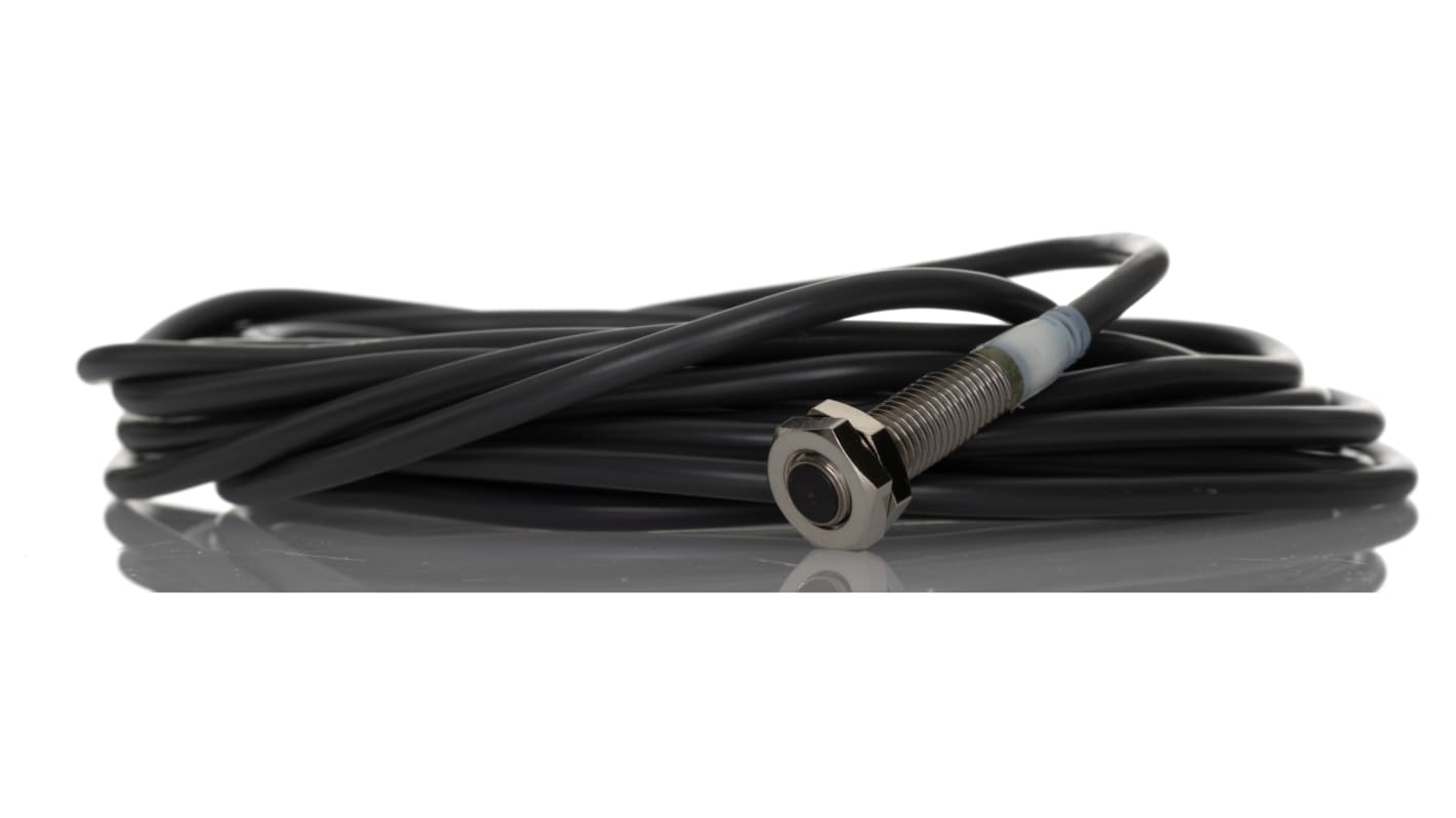 Sensore di prossimità cilindrico NPN Omron E2A-S08KS02-WP-C1, 2 mm di rilevamento, corpo in acciaio inox, cavo 5 m, IP67.