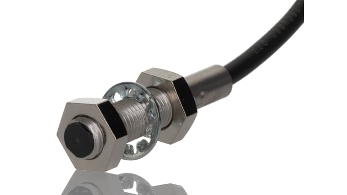 Sensore di prossimità cilindrico PNP Omron E2B-S08KS02-WP-B1 2M, rilevamento 2 mm, custodia in acciaio inox, IP67, montaggio a filo.