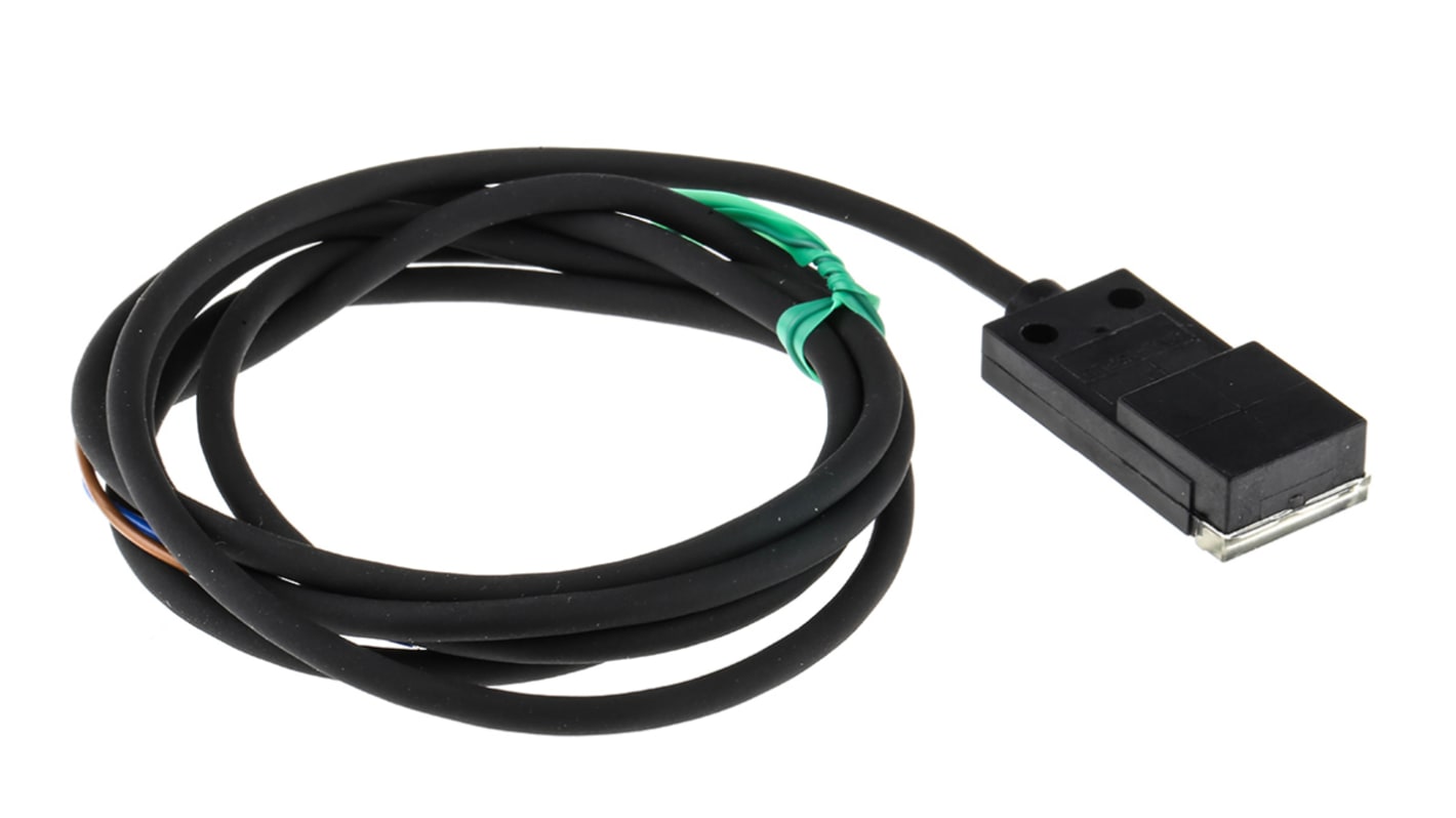 Sensore di prossimità induttivo Panasonic GXL-15FLU, rilevamento 8 mm, dimensioni 35x15x8 mm, montaggio non a filo, IP67.