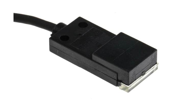 Sensore di prossimità induttivo Panasonic GXL-15FLU, rilevamento 8 mm, dimensioni 35x15x8 mm, montaggio non a filo, IP67.