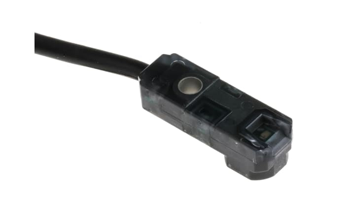 Sensore di prossimità Panasonic GX-F8B-P, PNP, 2,5 mm, IP68, montaggio non a filo, dimensioni 24x8x7,4 mm.