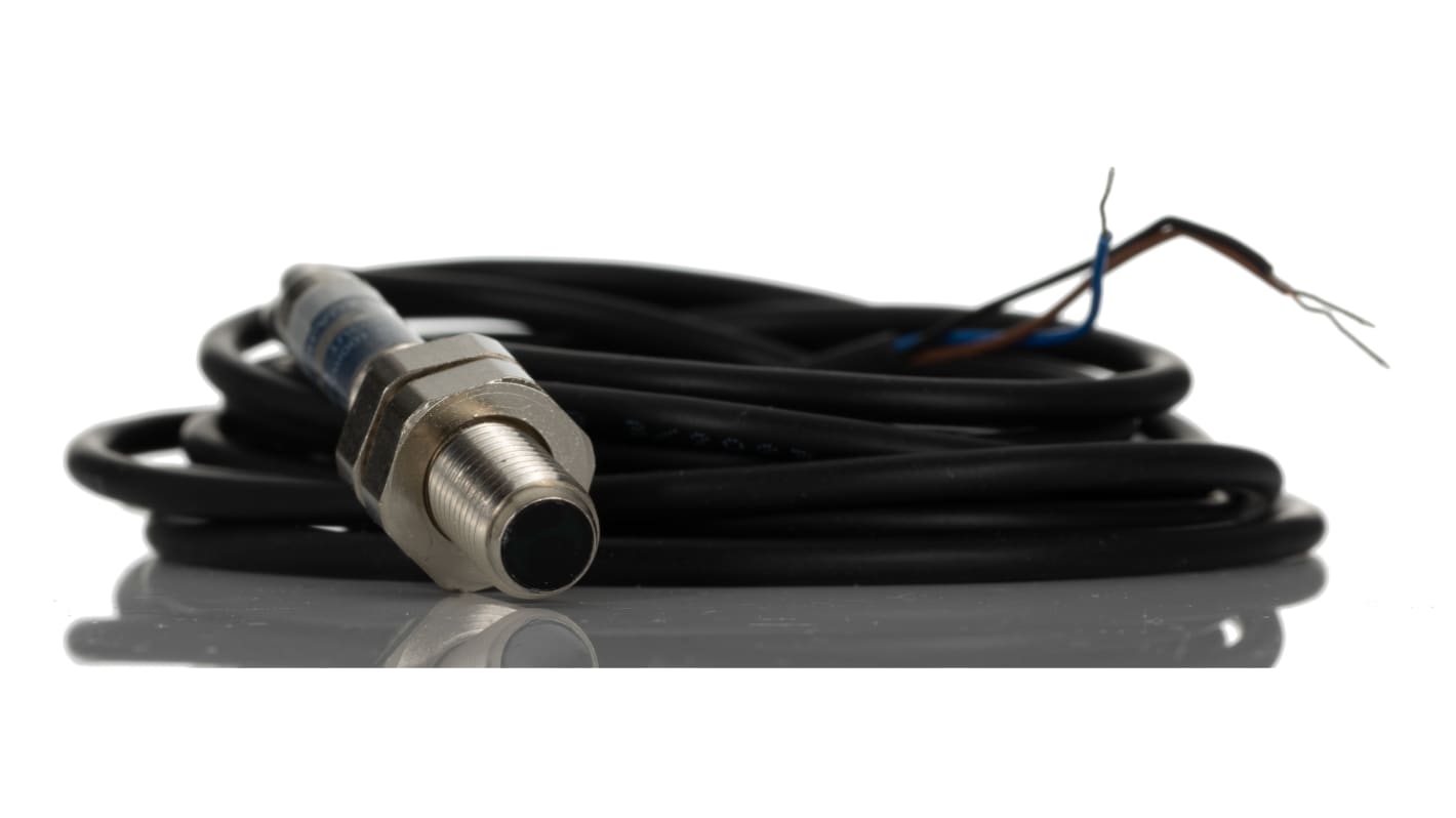 Sensore fotoelettrico cilindrico a diffusione Telemecanique Sensors XUAH0515, rilevamento fino a 70 mm, uscita PNP, IP67.