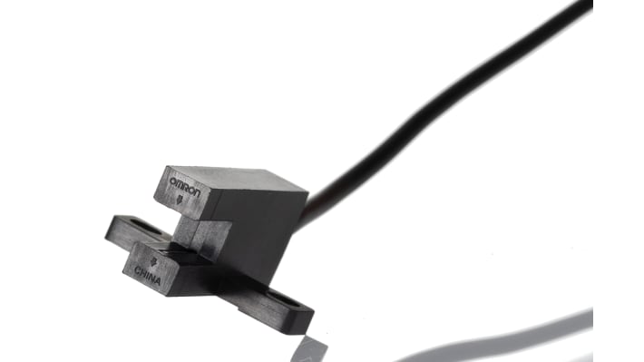 Sensore fotoelettrico a forcella Omron EE-SX672-WR 1M, rilevamento 5 mm, uscita NPN, grado di protezione IP50.