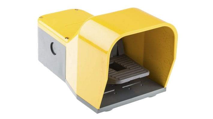 Interruttore a pedale ABB IPSY1A11, IP65, giallo, per arresto di emergenza, dimensioni 140 x 280 x 138 mm, resistenza agli urti.