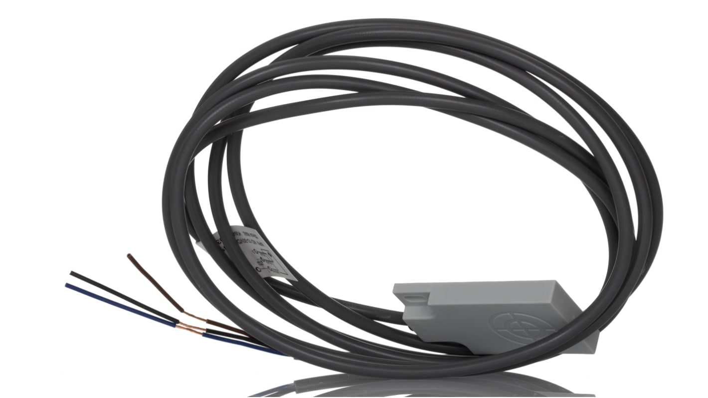 Carlo Gavazzi CD50CNF06NO, sensore di prossimità NPN, rilevamento 6 mm, IP67, 30x50x7 mm, montaggio a filo o con connettore M12.