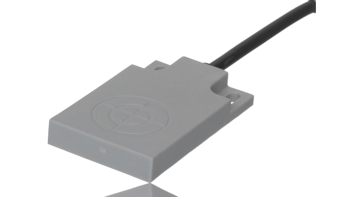 Carlo Gavazzi CD50CNF06NO, sensore di prossimità NPN, rilevamento 6 mm, IP67, 30x50x7 mm, montaggio a filo o con connettore M12.