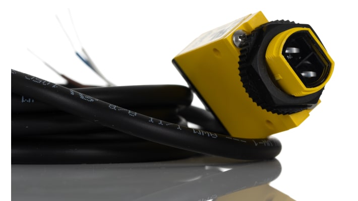 Banner SM312LV, sensore fotoelettrico rettangolare a retroriflessione, rilevamento fino a 5 m, IP67, montaggio frontale o a vite.