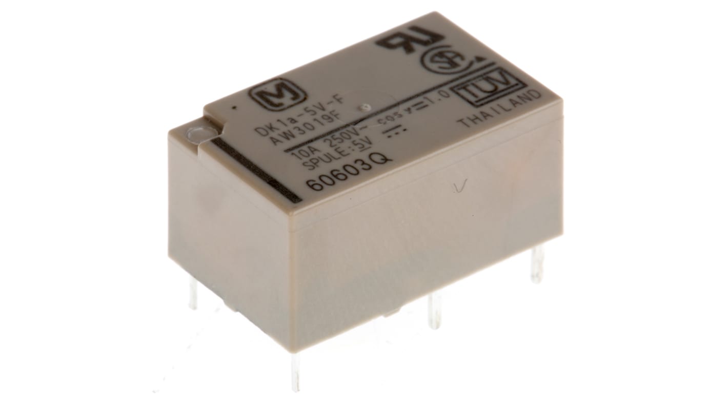 Relè di potenza Panasonic DK1A-5V-F, bobina 5V cc, corrente di commutazione 10A, dimensioni 10 x 20 x 12,5 mm.