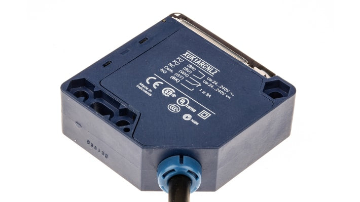 Sensore fotoelettrico compatto Telemecanique Sensors XUK1ARCNL2H60, rilevamento 10m, uscita Relè, IP65. Ideale per industria e sicurezza.