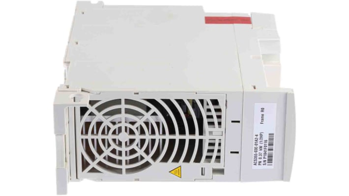 Inverter ABB ACS355-03E-01A2-4, 3 fasi, 0,37 kW, montaggio a pannello, dimensioni 70x239x187 mm, grado di protezione IP20.