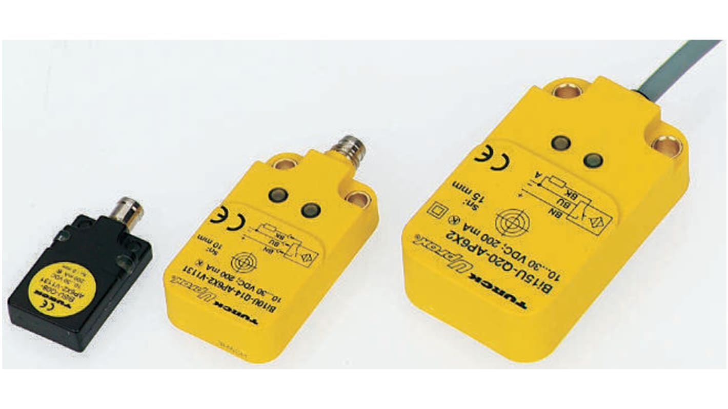 Sensore di prossimità PNP Turck Bi15U-Q20-AP6X2, rilevamento 15 mm, custodia in PBT, grado di protezione IP67, dimensioni 42x40x20 mm.