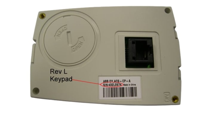 Pannello operatore ABB ACS-CP-A per serie ACS310, ACS350, ACS355, ACS550, con display retroilluminato e interfaccia a 8 pulsanti.