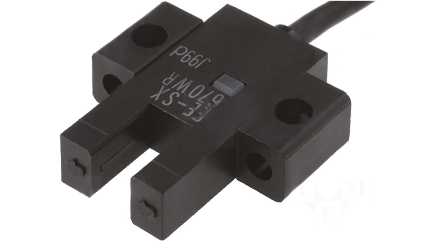Sensore fotoelettrico a forcella Omron EE-SX670-WR 1M, rilevamento 5 mm, uscita NPN, temperatura operativa -25°C/+55°C.