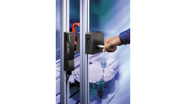 Schmersal AZM 200-B30-LTAG1P1, interruttore di sicurezza con uscita di emergenza a sinistra, peso 330 g, forza di serraggio 2000 N.