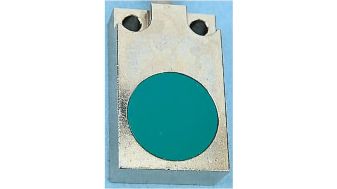 Sensore di prossimità PNP Baumer IFFM 20P1501/S35L, montaggio a filo, rilevamento 5 mm, grado di protezione IP67.