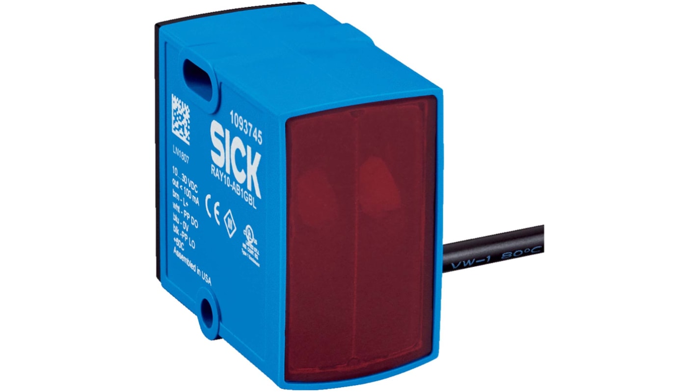 Sensore fotoelettrico rettangolare Sick RAY10-AB4CBLA00, rilevamento a retroriflessione fino a 1,5 m, IP67, interfaccia IO-Link.