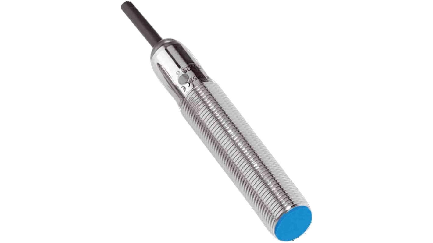 Sensore di prossimità cilindrico Sick IME12-02BPSZW2S, PNP, M12, rilevamento 2 mm, IP67, montaggio a filo, dimensioni 63 mm x 12 mm.