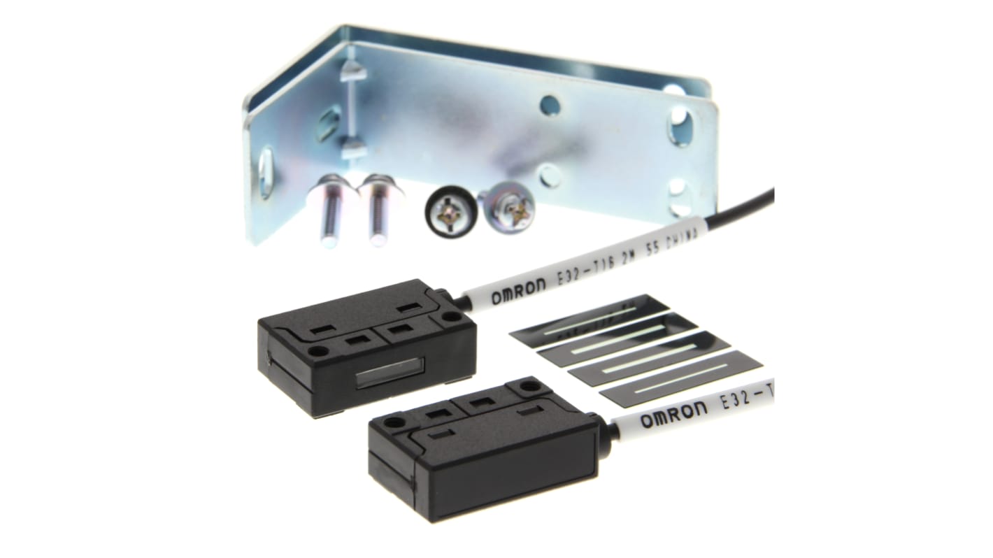 Sensore per fibre ottiche Omron E32-T16 5M, rilevamento a fascio passante, IP67, 4000 mm di gamma, cavo 5 m.