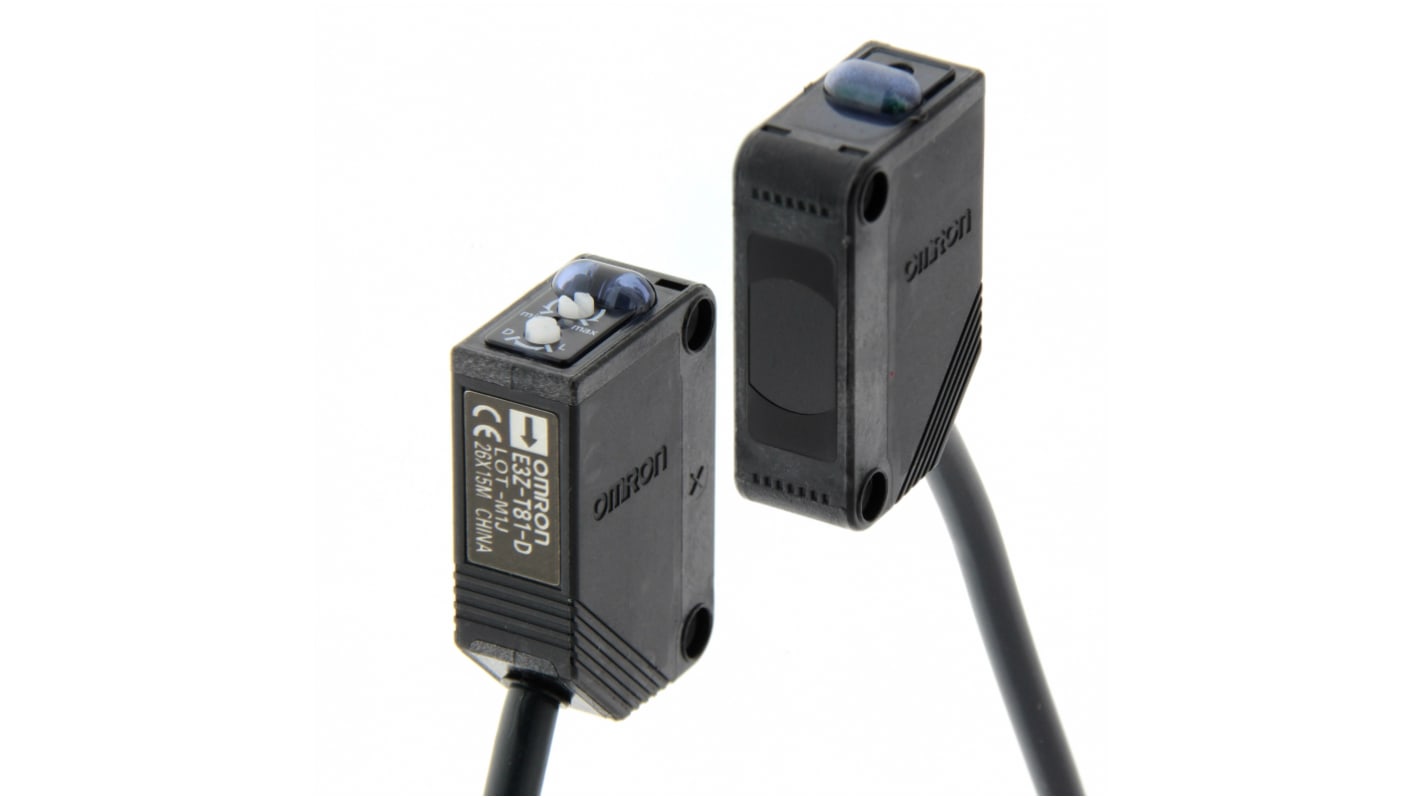 Sensore fotoelettrico rettangolare Omron E3Z-T81-IL3 2M, rilevamento fino a 15 m, uscita PNP, grado di protezione IP67.
