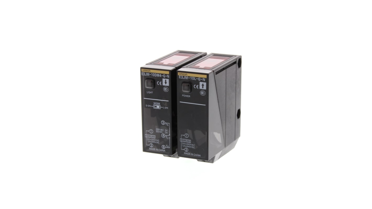 Omron E3JM-10M4-G-NN, sensore fotoelettrico rettangolare a fascio diretto, rilevamento fino a 10 m, uscita relè, montaggio a morsettiera.